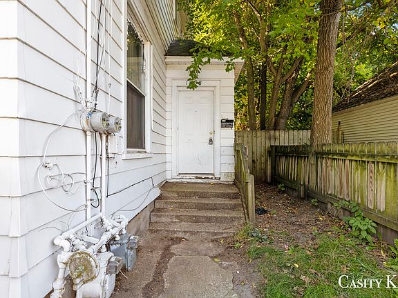 3rd image of 1008 Martin Luther King Jr St SE
