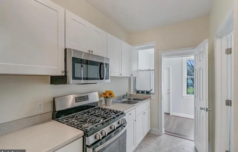 239 15th St SE — Photo 2
