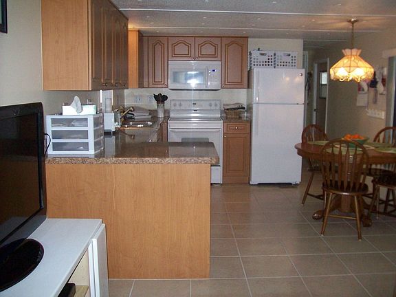 2nd image of 556 Fleetwood St