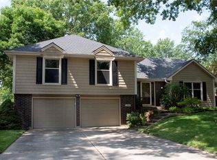 1305 SW Mic O Say Dr, Blue Springs, MO 64015