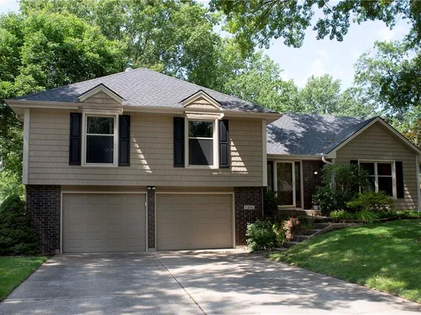 1305 SW Mic O Say Dr, Blue Springs, MO 64015