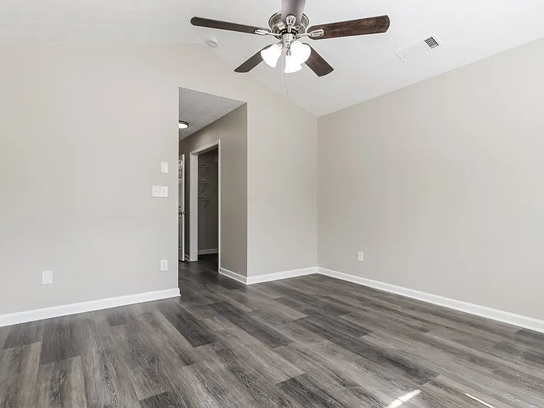 211 Adam Cir — Photo 10