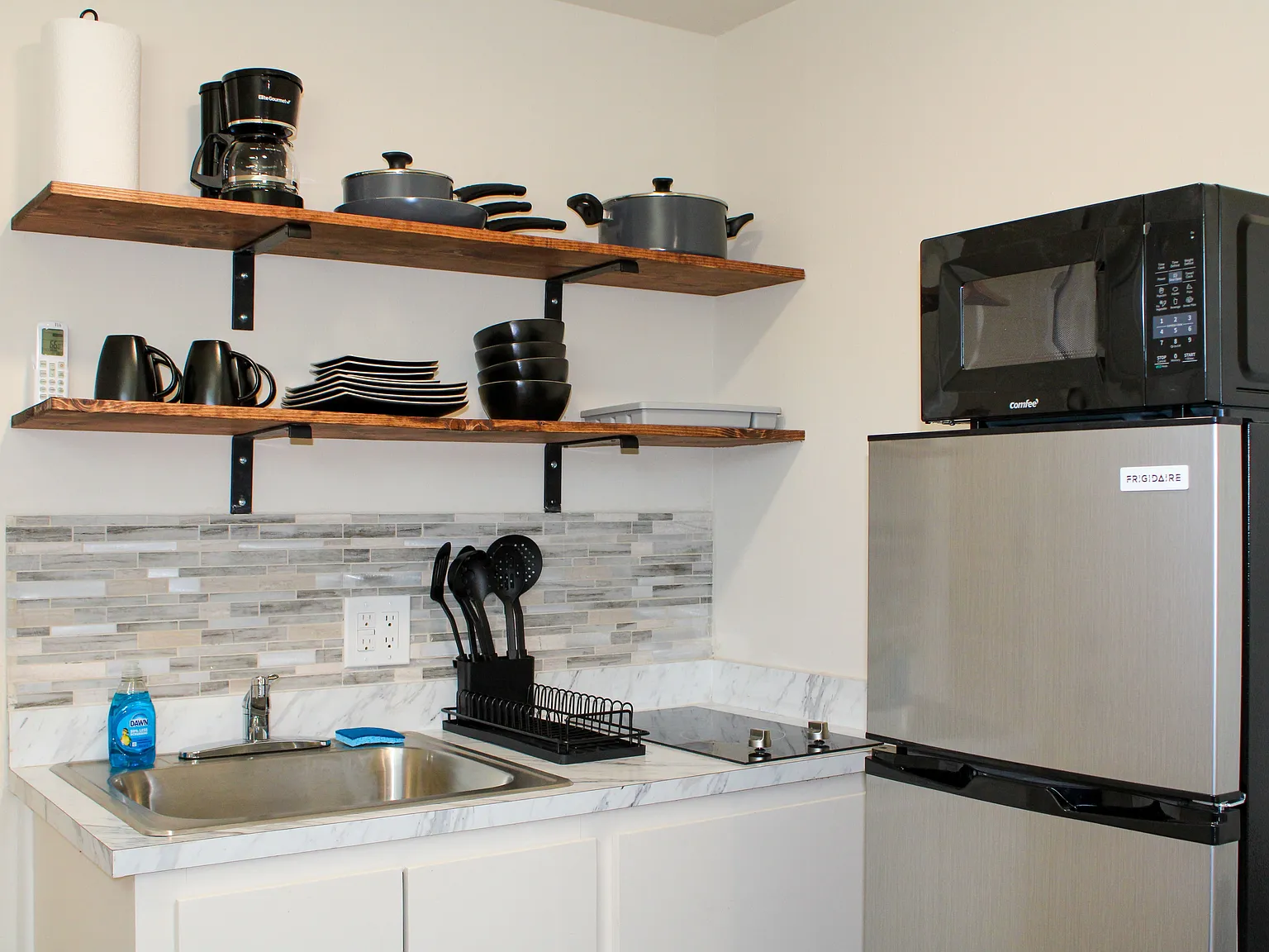 1 bed, 200 sqft, $700 — Photo 3