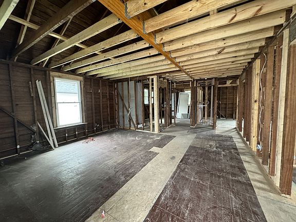 4th image of 1008 Coulter St