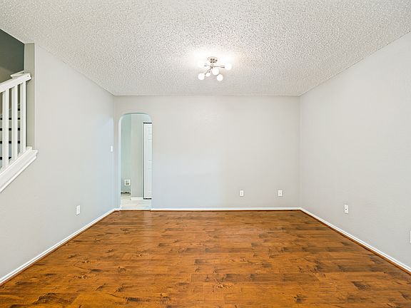 4th image of 12010 Peachtree Ln