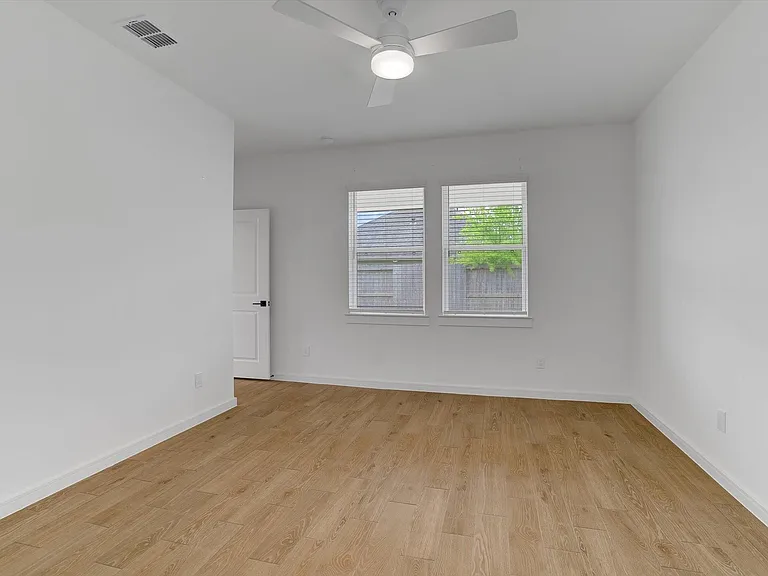 8438 Bay Ridge Cir — Photo 26