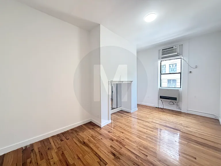 261 W 29th St #2 — Photo 10