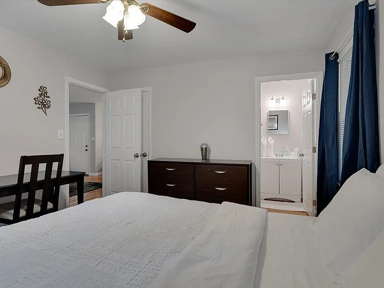815 W Markham Ave #A — Photo 12