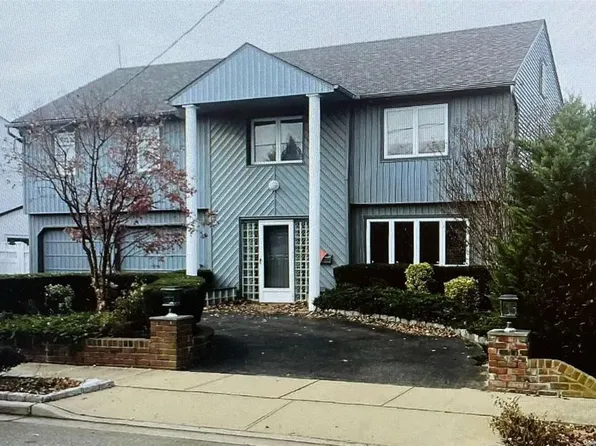 3966 Carrel Blvd, Oceanside, NY 11572