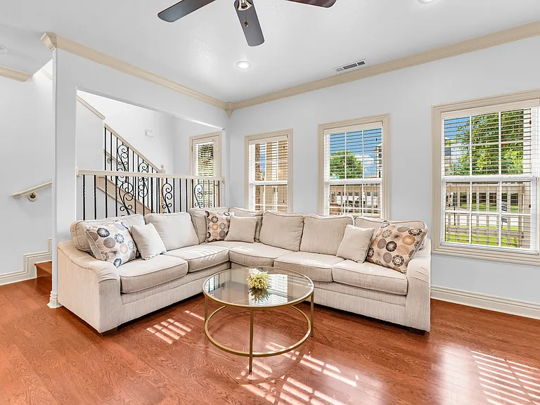 536 Tennyson Ln — Photo 6