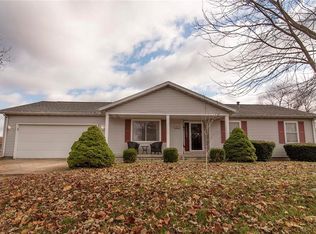9830 N Briar Ln, Effingham, IL 62401