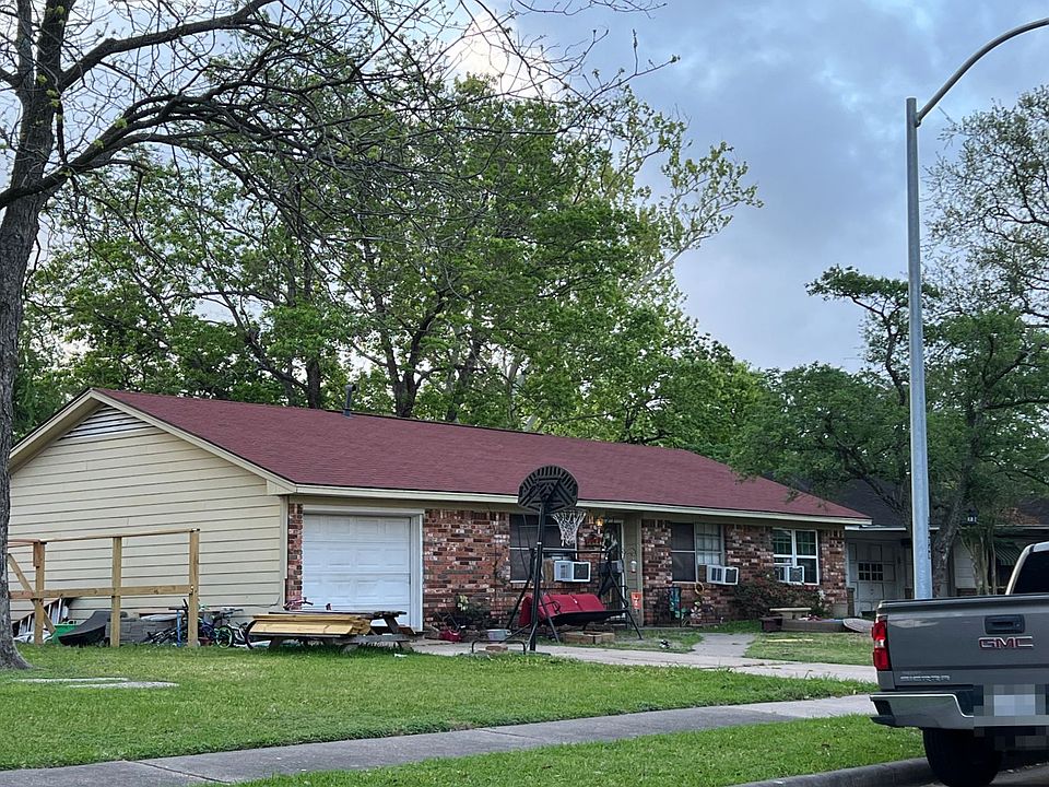 2nd image of 1321 Deer Ave