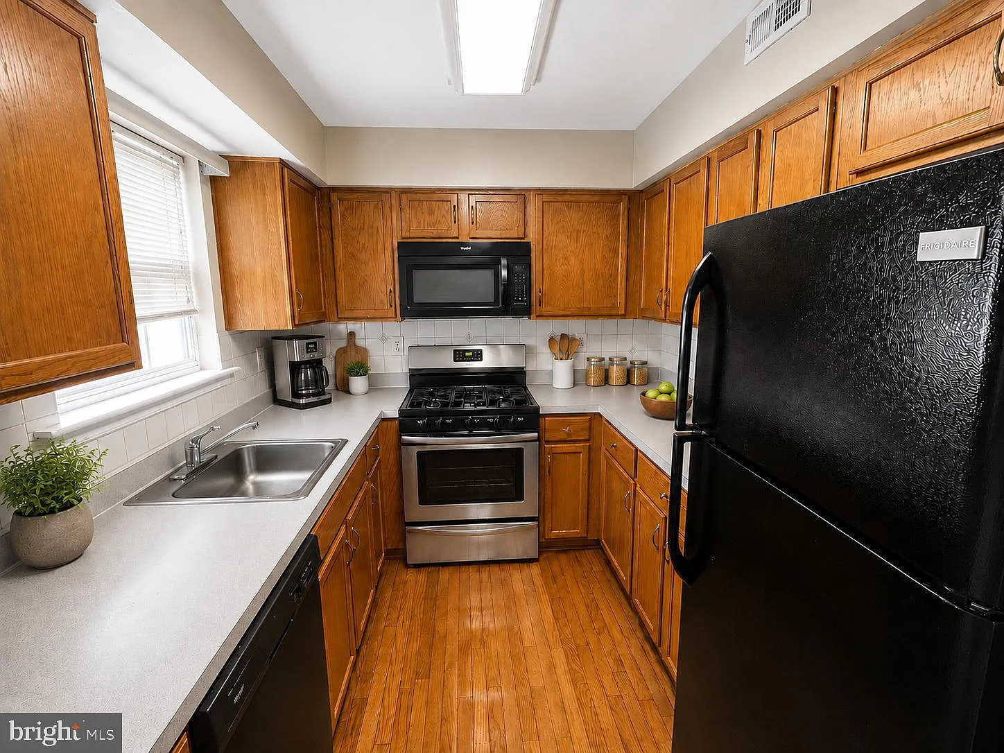 2 bed, 1.5 bath, 1120 sqft, $2,100 — Photo 4