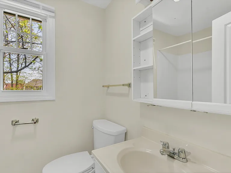 Savin Court Apartments — Photo 8