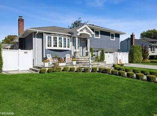 3919 Ralph St S, Seaford, NY 11783