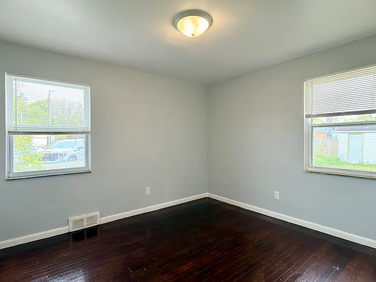 13618 Grandmont Ave — Photo 7