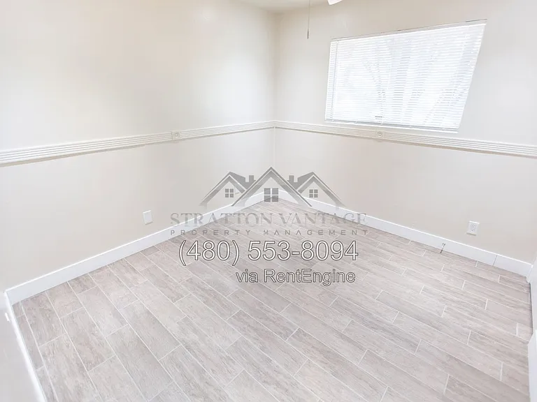 2533 E Blanche Dr — Photo 14