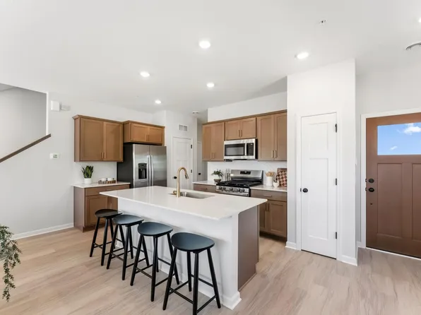 681 Tulare Ter, Newport, MN 55055