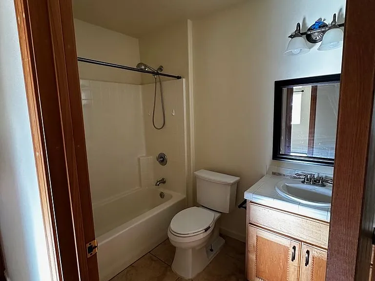 15-1300 Railroad Ave — Photo 6