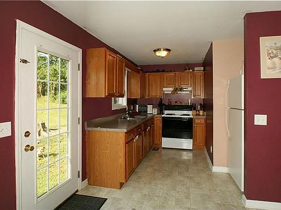 4th image of 108 Coffey St