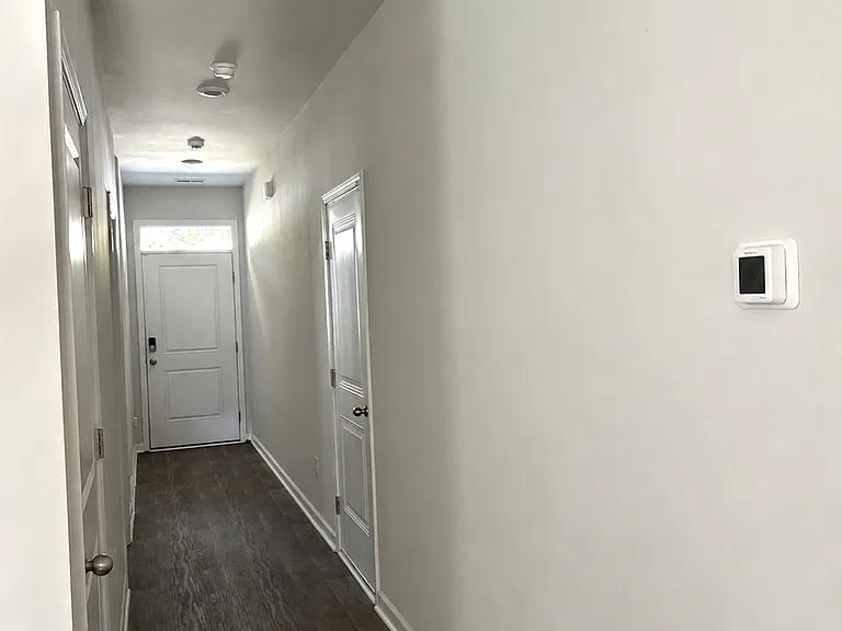 110 Cloverleaf St — Photo 11