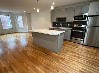 166 Newbury St APT 4R, Boston, MA 02116