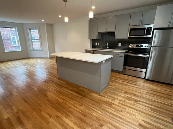 166 Newbury St APT 4R, Boston, MA 02116