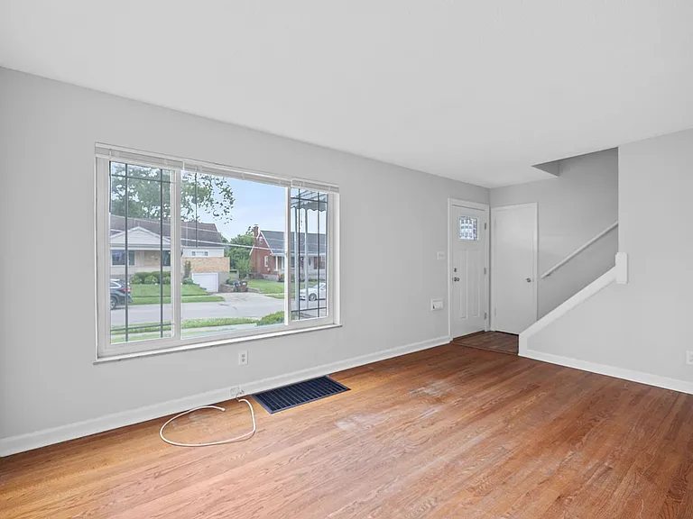 5638 Childs Ave — Photo 3