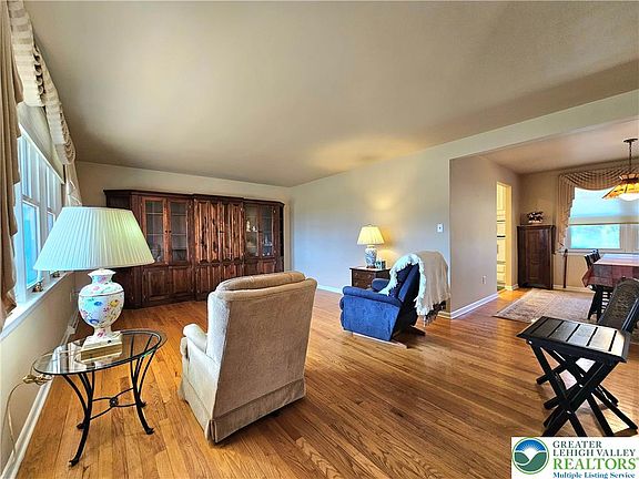 4th image of 1948 Belleview Dr