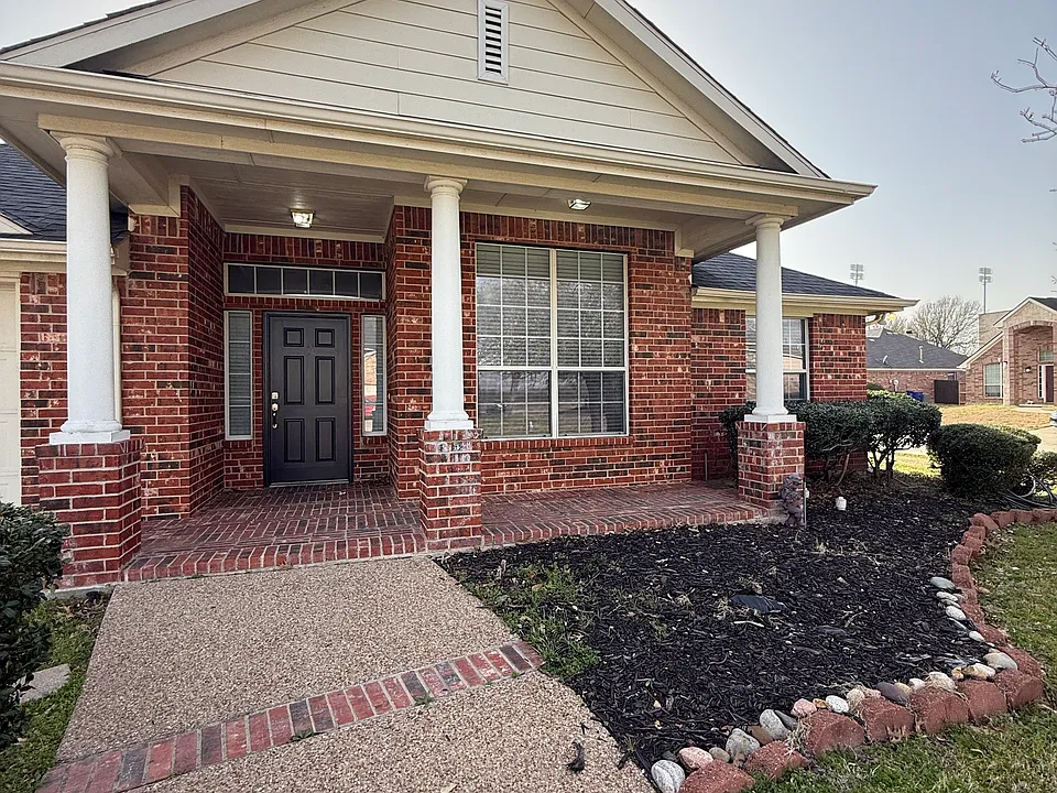713 Fannin Ln