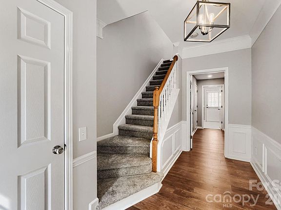 3rd image of 2937 Duvalla Ave