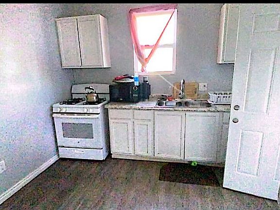 4th image of 13784 Caldwell Ave