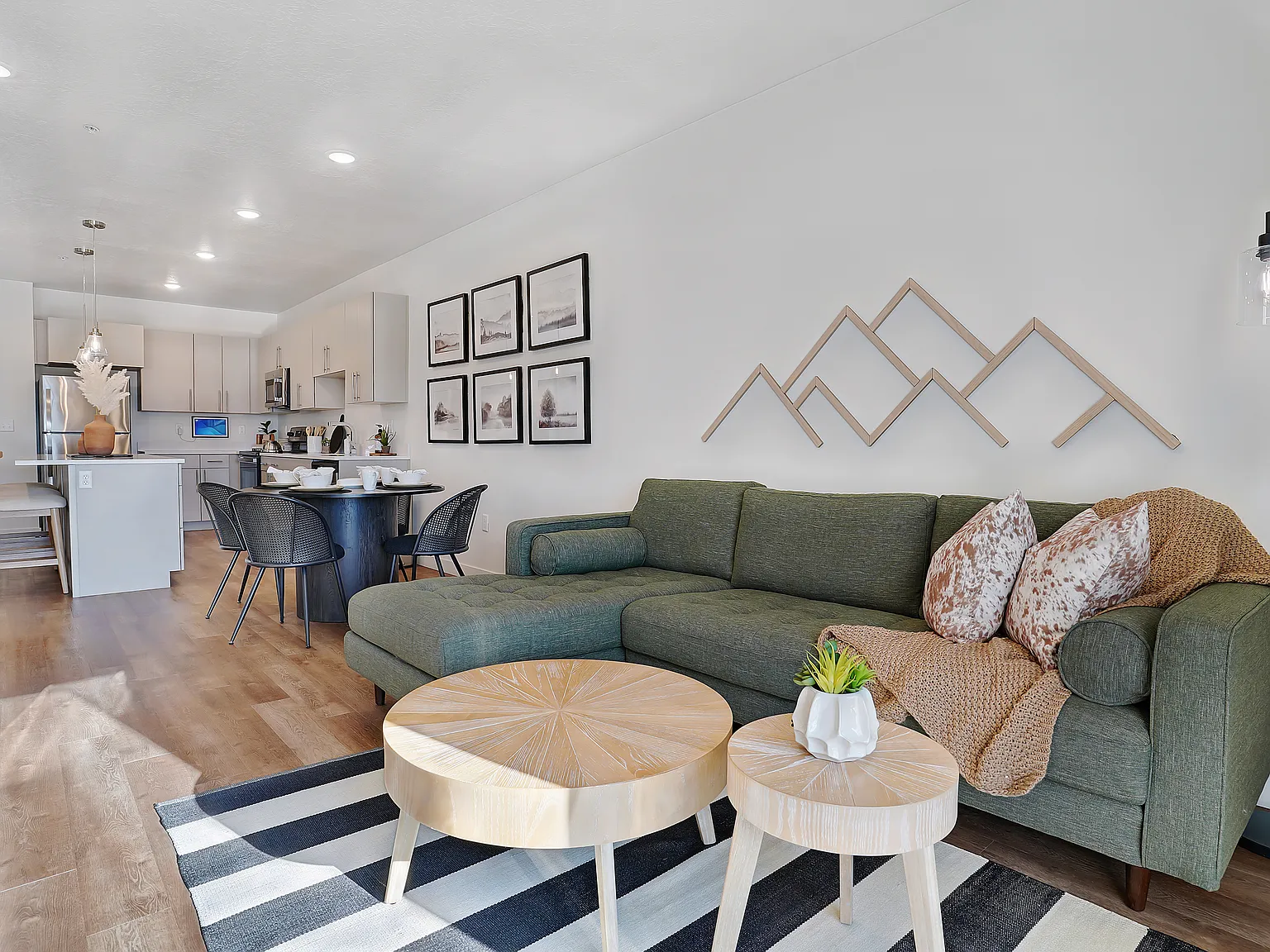 Skyline Peaks Apartments — Photo 2
