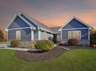 921 E Prairie View Dr, Oak Creek, WI 53154