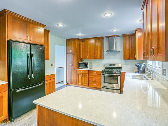 4th image of 10749 Zieglers Dr N