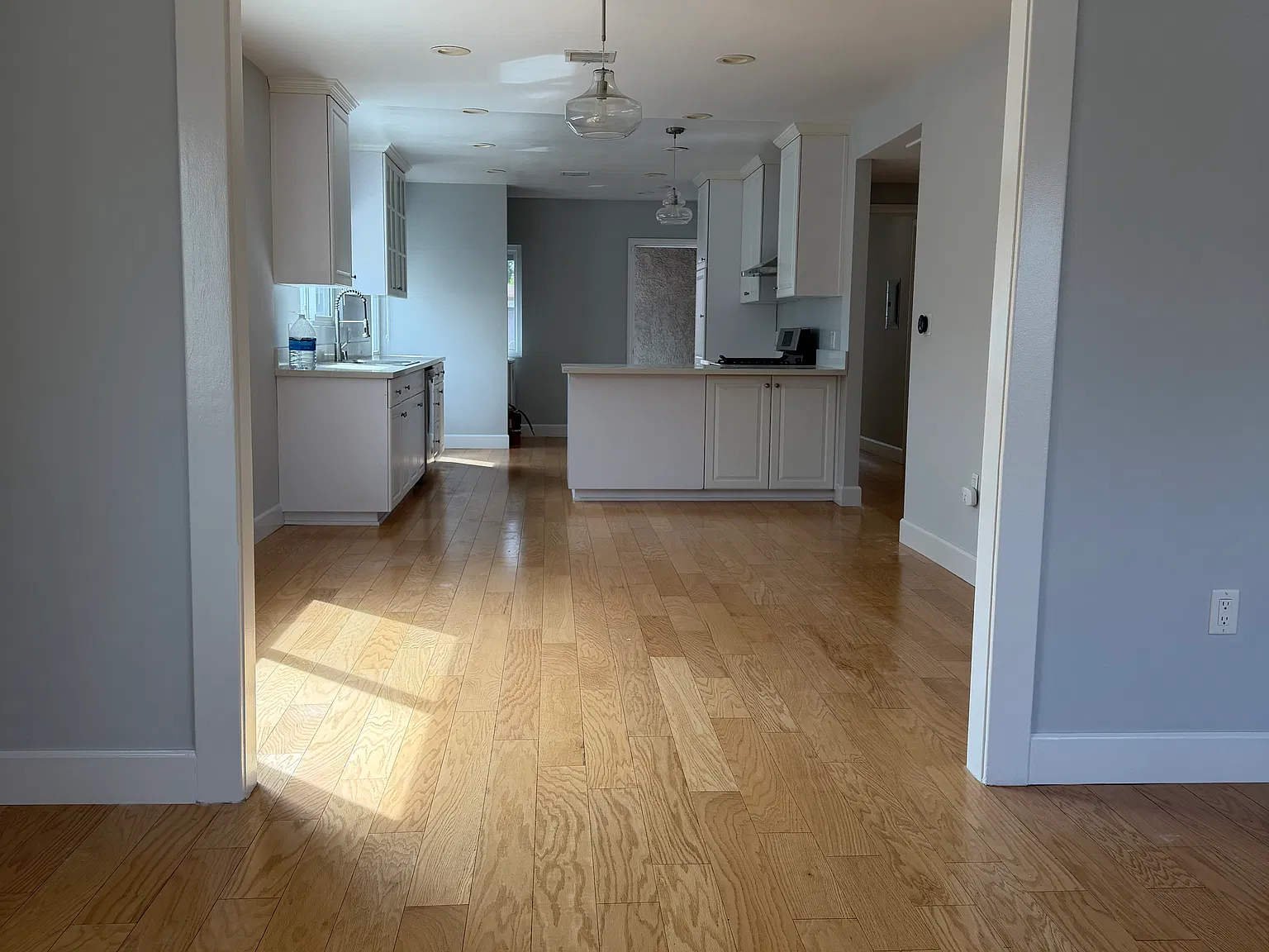 2 bed, 1209 sqft, $3,750 — Photo 4