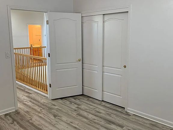 4th image of 382 Tennis Ct