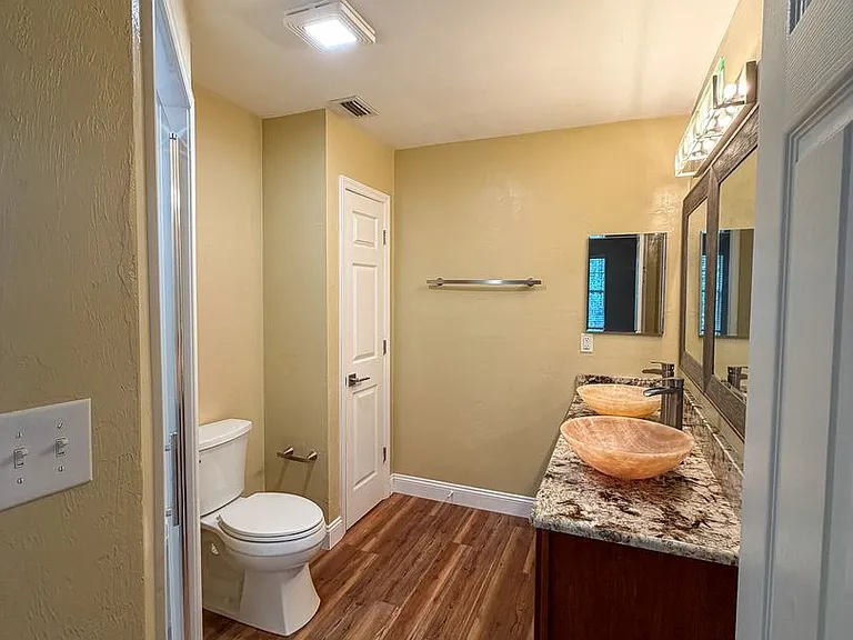 2915 SW 35th Pl #101 — Photo 23