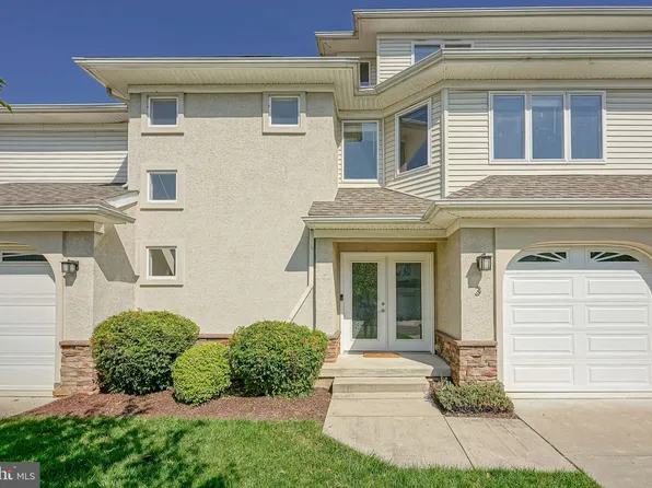 3 Regency Ct, Cherry Hill, NJ 08002