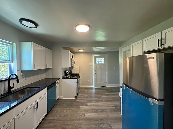 BRAND NEW KITCHEN!