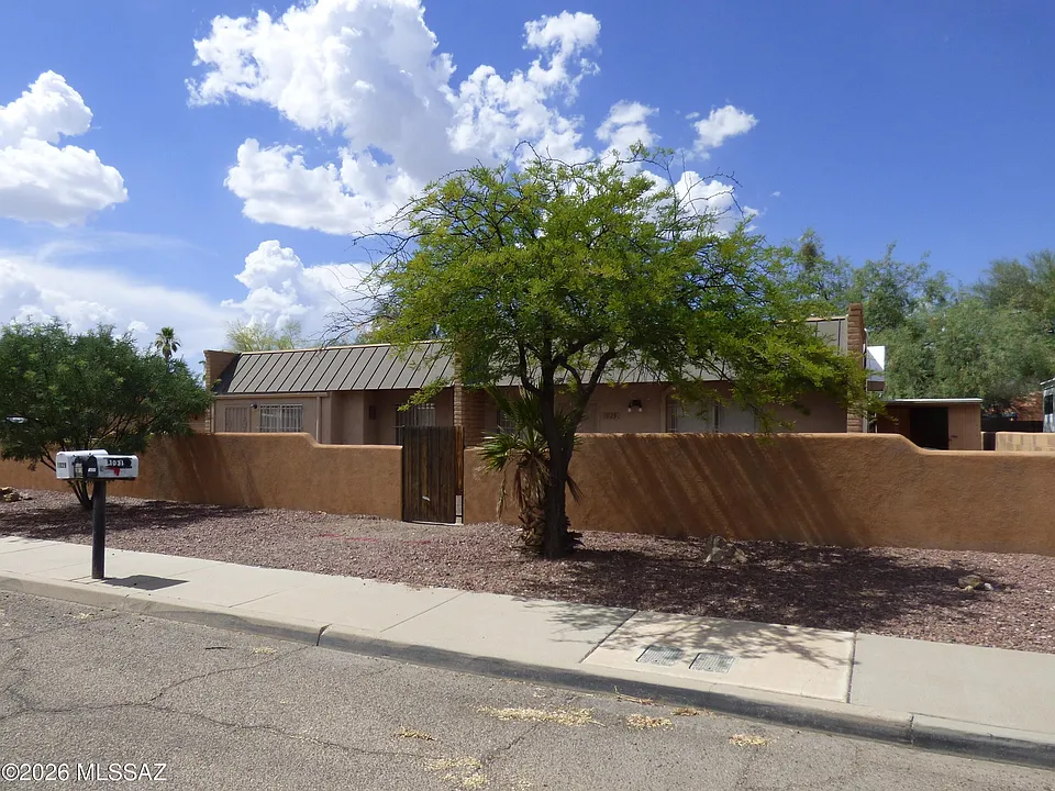 1029 E Irwin Pl #A