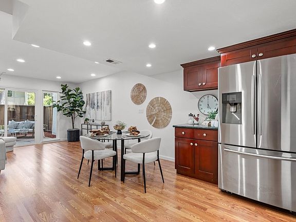 5th image of 10323 Mary Ave