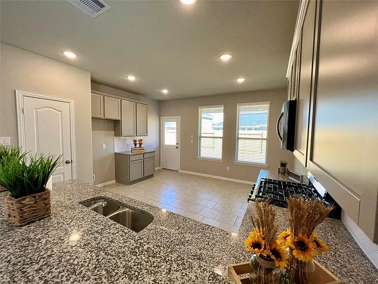 31418 Horseshoe Meadow Bnd — Photo 8