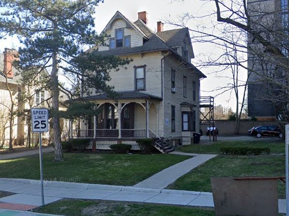 114 N Division St APT 3