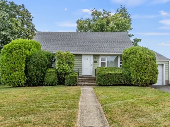 11 Paranya Ct, Clifton City, NJ 07013