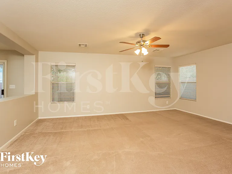 9947 Pioneer Ave — Photo 8