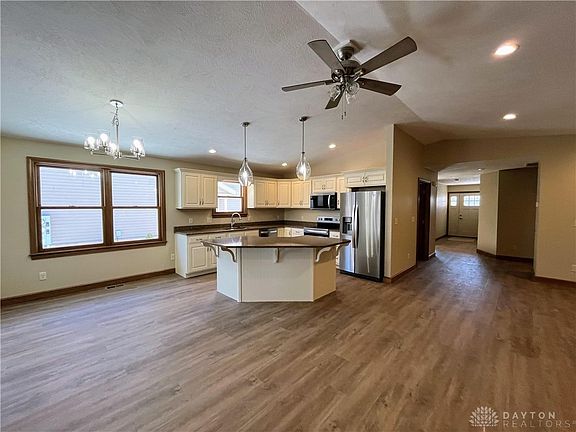 2nd image of 952 Winter Ridge Dr