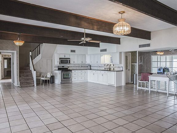 5th image of 284 Wildwood Dr