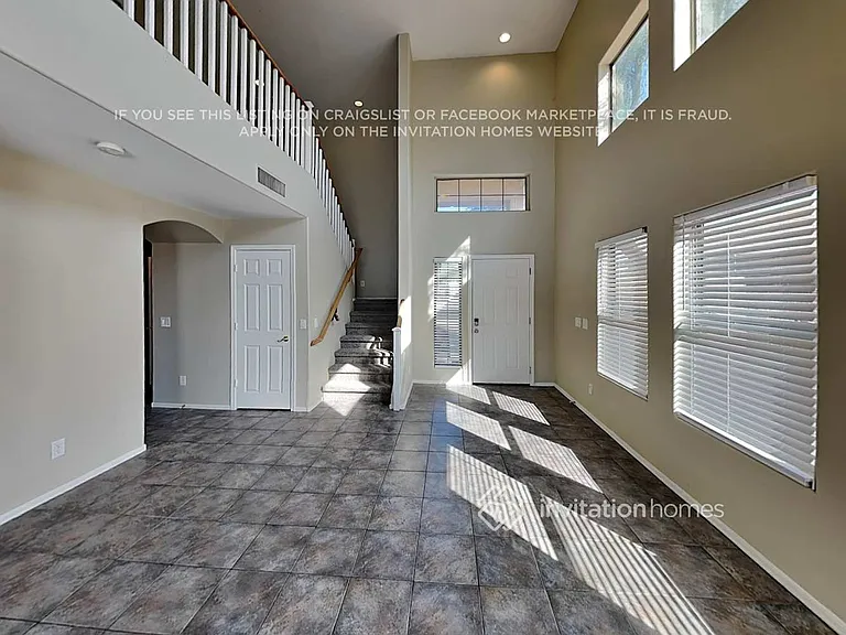 11401 W Windsor Ave — Photo 4