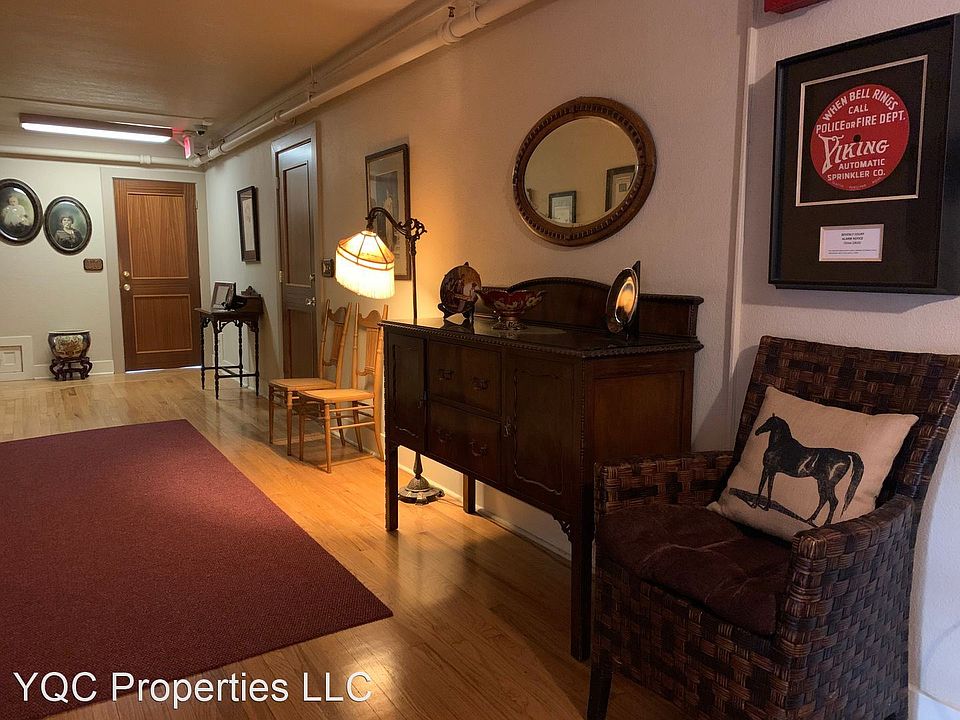 1st image of 511 W Evergreen Blvd #201
